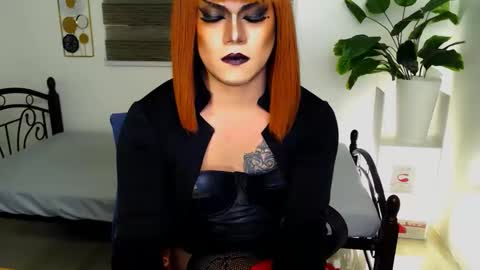 Snapshot of xyournightmarequeenx chatting on 05.09.26 QueenMarina online show from 05.09.26