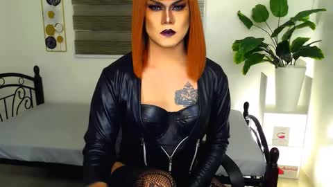 Snapshot of xyournightmarequeenx chatting on 05.11.26 QueenMarina online show from 05.11.26