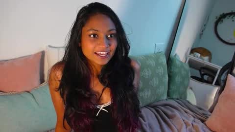 Snapshot of xzaramx chatting on 11.22.25 Zara online show from 11.22.25