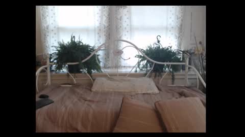 Snapshot of ya_never_know chatting on 11.11.25 Lexi online show from 11.11.25