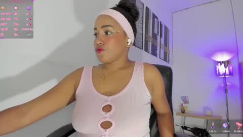 Snapshot of yamirawalker chatting on 10.01.25 Naomi online show from 10.01.25