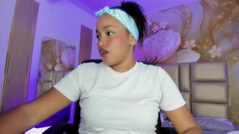 Snapshot of yamirawalker chatting on 12.04.25 Naomi online show from 12.04.25