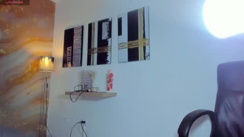 Snapshot of yamirawalker chatting on 12.15.25 Naomi online show from 12.15.25