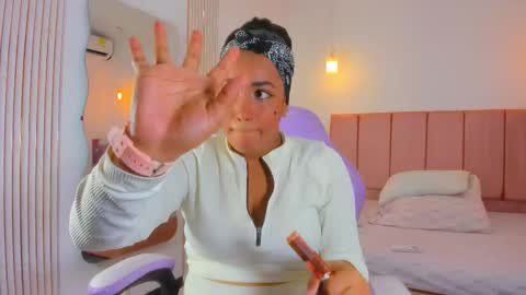 Snapshot of yamirawalker chatting on 01.12.26 Naomi online show from 01.12.26