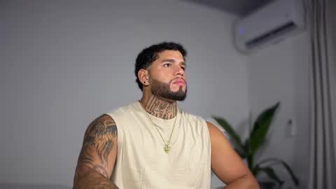 Snapshot of yamp_bigcock chatting on 11.08.25 yamp sambrano online show from 11.08.25