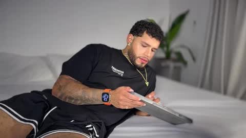 Snapshot of yamp_bigcock chatting on 11.09.25 yamp sambrano online show from 11.09.25