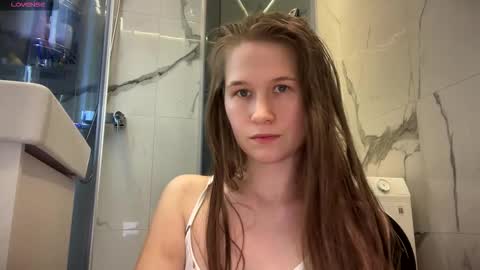 Snapshot of yana_squrel_22 chatting on 10.17.25 Yana  online show from 10.17.25