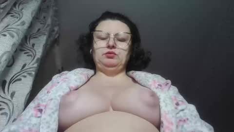 Snapshot of yanikka chatting on 02.08.25 Anika online show from 02.08.25