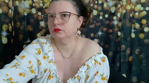 Snapshot of yanikka chatting on 11.14.25 Anika online show from 11.14.25