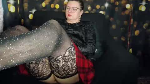 Snapshot of yanikka chatting on 11.22.25 Anika online show from 11.22.25