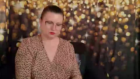 Snapshot of yanikka chatting on 11.24.25 Anika online show from 11.24.25