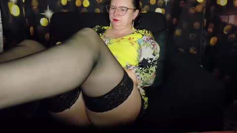 Snapshot of yanikka chatting on 11.28.25 Anika online show from 11.28.25