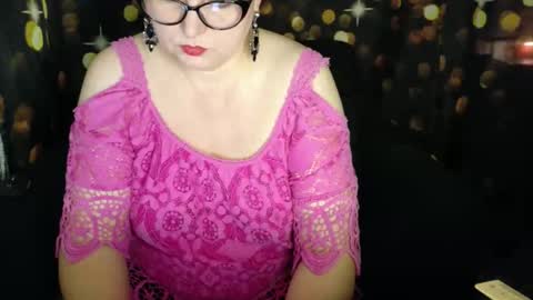 Snapshot of yanikka chatting on 12.20.25 Anika online show from 12.20.25