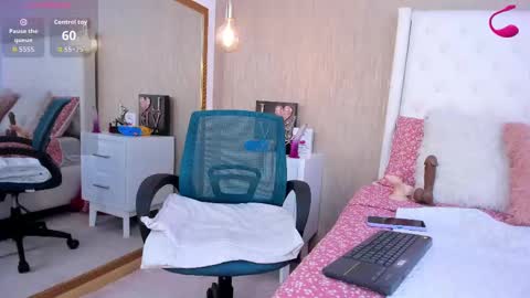 Snapshot of yara_bliss_ chatting on 09.17.25 Yara Bliss online show from 09.17.25