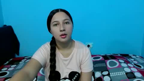 Snapshot of yara_breeze chatting on 05.20.26 yara_breeze online show from 05.20.26