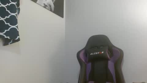 Snapshot of yarabrynnn chatting on 01.21.25 YARA online show from 01.21.25