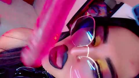 yarethrousss online show from 11.27.25