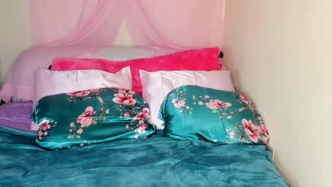 Snapshot of yasminayazzie chatting on 01.11.25 Yasmina online show from 01.11.25