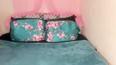 Snapshot of yasminayazzie chatting on 03.08.25 Yasmina online show from 03.08.25