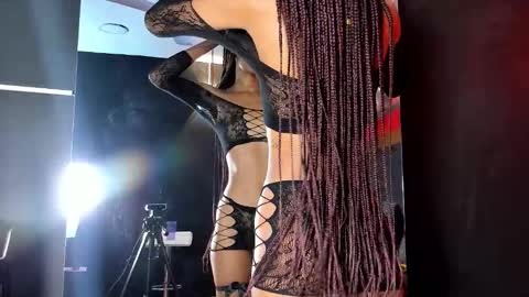 Snapshot of yayahilton chatting on 01.10.26 YAYA online show from 01.10.26