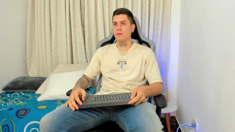 Snapshot of yeiko_romero_ chatting on 12.12.24 YEIKO ROMERO online show from 12.12.24