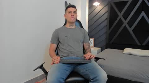 Snapshot of yeiko_romero_ chatting on 01.10.25 YEIKO ROMERO online show from 01.10.25