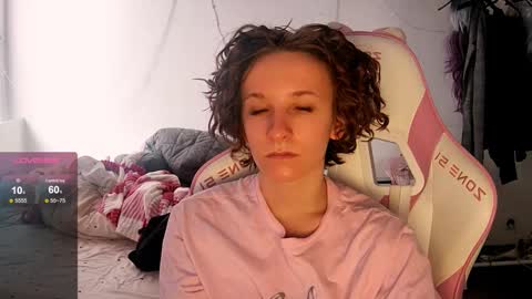 Snapshot of yellow_songbird chatting on 01.09.26 Liya online show from 01.09.26