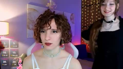 Snapshot of yellow_songbird chatting on 01.12.26 Liya online show from 01.12.26