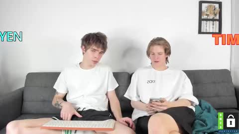 Snapshot of yen2025 chatting on 11.15.25 Yen online show from 11.15.25