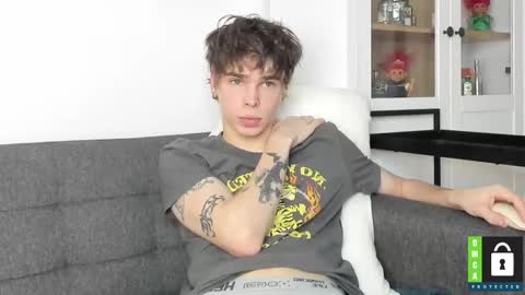 Snapshot of yen2025 chatting on 12.01.25 Yen online show from 12.01.25