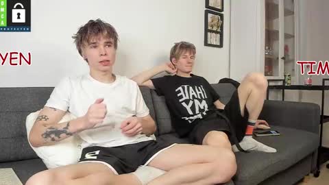 Snapshot of yen2025 chatting on 12.14.25 Yen online show from 12.14.25