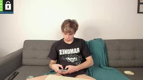 Snapshot of yen2025 chatting on 12.20.25 Yen online show from 12.20.25