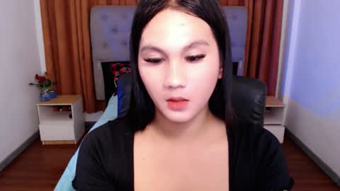 Snapshot of yen_bente chatting on 09.29.25 Yen online show from 09.29.25