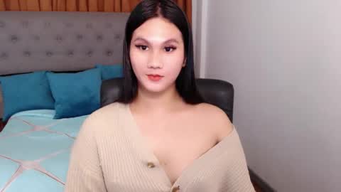 Snapshot of yen_bente chatting on 10.15.25 Yen online show from 10.15.25