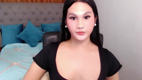 Snapshot of yen_bente chatting on 10.19.25 Yen online show from 10.19.25