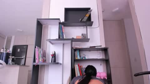 Snapshot of yenlo01 chatting on 11.28.25 yenlo01 online show from 11.28.25