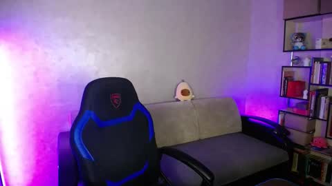 Snapshot of yes_cute_boy_ chatting on 11.05.25 Eden online show from 11.05.25