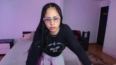 yesie_hot2 online show from 02.10.26