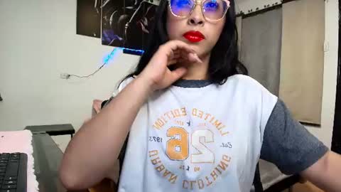 yesie_hot2 online show from 06.12.26