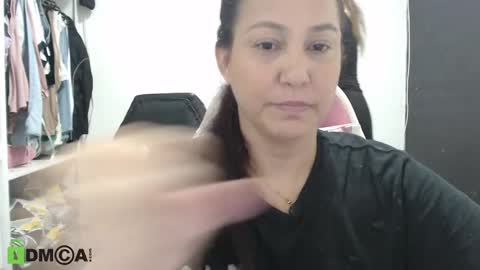 Snapshot of yessica_08 chatting on 02.18.25 yessica and andres online show from 02.18.25