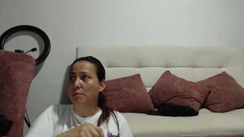 Snapshot of yessica_08 chatting on 09.17.25 yessica and andres online show from 09.17.25