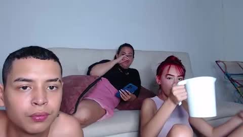 Snapshot of yessica_08 chatting on 09.20.25 yessica and andres online show from 09.20.25