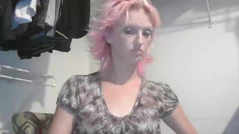 Snapshot of yessimua chatting on 12.19.24 CUMONURFACE online show from 12.19.24