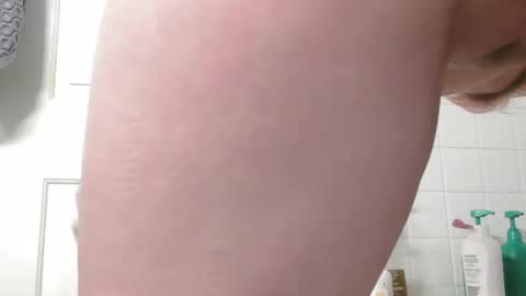 Snapshot of yessimua chatting on 12.28.24 CUMONURFACE online show from 12.28.24