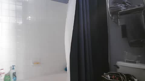 Snapshot of yessimua chatting on 01.24.25 CUMONURFACE online show from 01.24.25