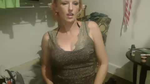 Snapshot of yessimua chatting on 01.28.25 CUMONURFACE online show from 01.28.25