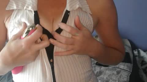 Snapshot of yessimua chatting on 02.04.25 CUMONURFACE online show from 02.04.25