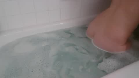 Snapshot of yessimua chatting on 02.18.25 CUMONURFACE online show from 02.18.25