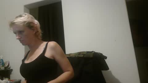 Snapshot of yessimua chatting on 02.19.25 CUMONURFACE online show from 02.19.25