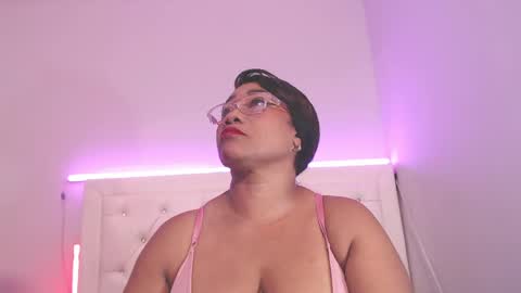 Snapshot of yhazan_brown chatting on 05.19.26 yhazan_brown online show from 05.19.26
